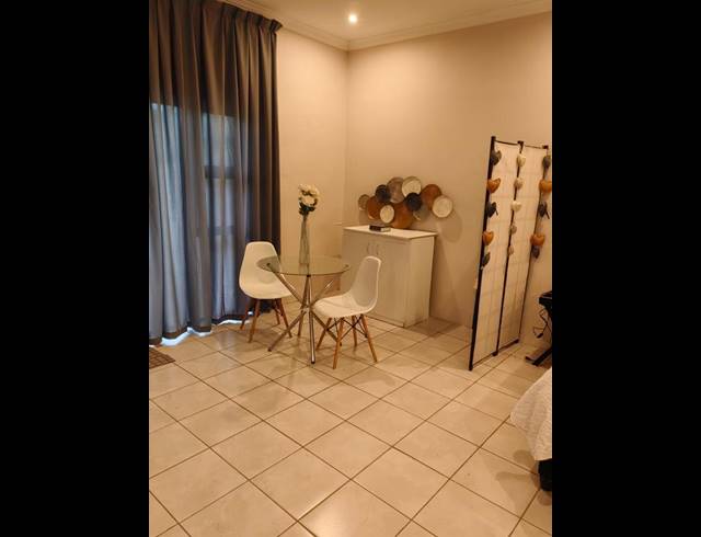 1 BEDROOM PROPERTY TO RENT IN OATLANDS NORTH